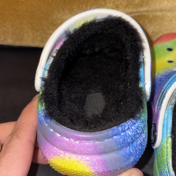 Crocs Kids’ Classic Fur- Lined Rainbow- size 8 - Picture 4 of 5